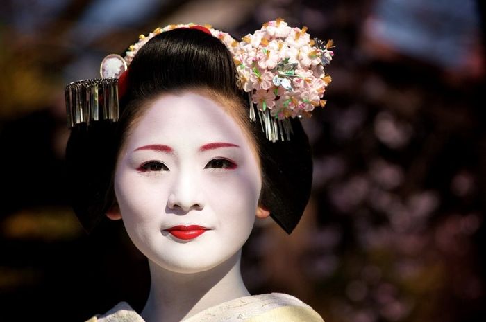 Rahasia Kecantikan Geisha: Merawat Kulit dengan Kotoran Burung