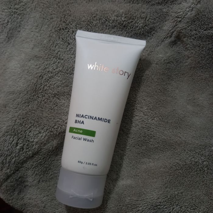 Cek Ingredients White Story Acne Face Wash