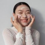 6 Face Scrub Terbaik untuk Kulit Cerah & Glowing