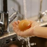 Cara Aman Cuci Telur Sebelum Dimasak: Kata Ahli