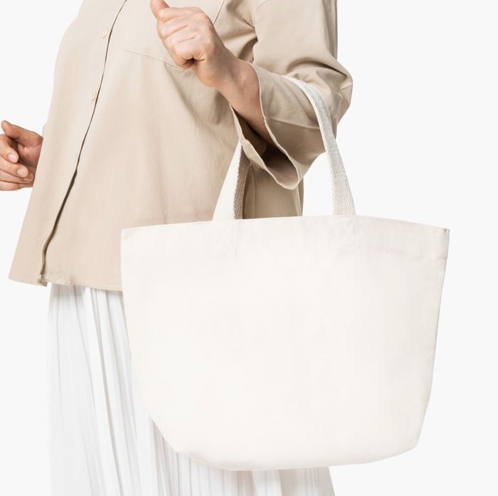 Air, sabun, dan cuka bisa membersihkan jamur di tas yang berbahan kain seperti katun atau polyester.Ã