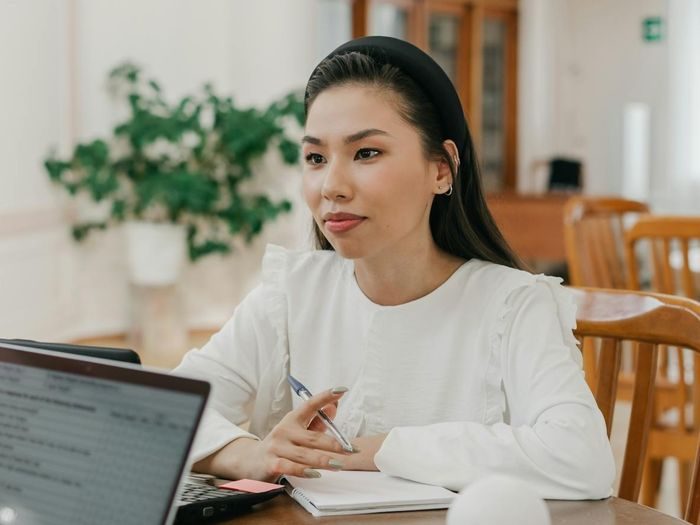 Cara mengenali orang yang profesional dilihat dari kalimatnya menurut psikologi