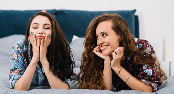 Ciri kepribadian orang yang suka jokes bapak-bapak. Mereka senang menikmati momen yang sederhana