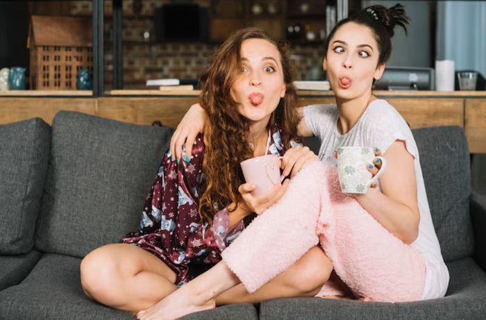 Ciri kepribadian orang yang suka jokes bapak-bapak. Mereka sering menciptakan inside jokes