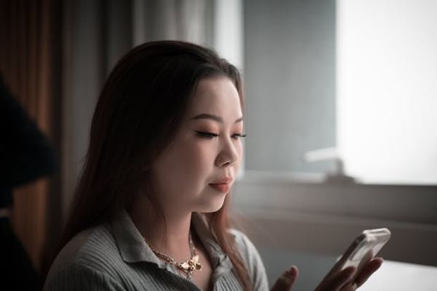 Orang yang suka bertukar suara juga bisa dikatakan sosok yang terbuka dengan evolusi digital. Mereka bisa beradaptasi dengan mudah dan memanfaatkannya secara bijak.