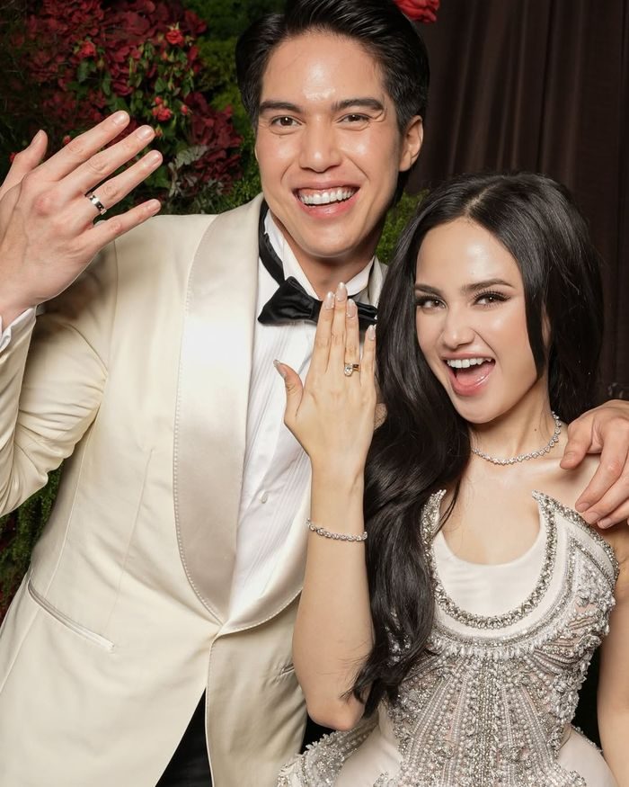 Potret Syifa Hadju dan El Rumi saat resepsi pernikahannya