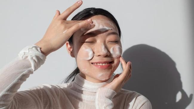 Double Cleansing: Alasan Wajib & Manfaatnya