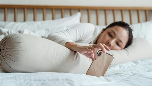 Jarang Medsos: Ciri Kepribadian & Dampaknya