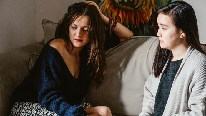 Kalimat âÂÂKamu saja yang terlalu emosionalâÂÂ menandakan orang tersebut tidak bisa membaca emosi seseorang.