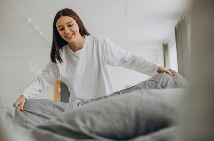 Orang yang merapikan tempat tidur di pagi hari. Mereka adalah orang yang pemikir dan kreatif