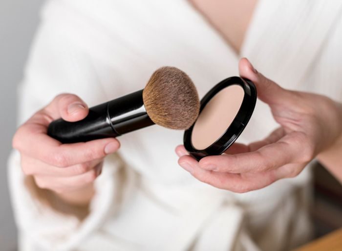 Ilustrasi menggunakan bedak/Freepik: freepik