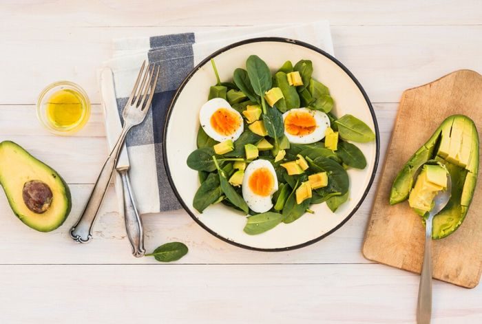 Kombinasi telur dengan alpukat. Bisa membuat kenyang lebih lama