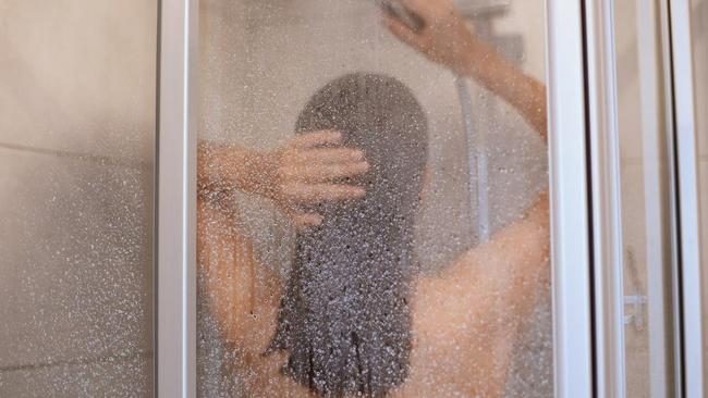 Mandi Air Dingin Pagi: Manfaat & Cara Lakukan