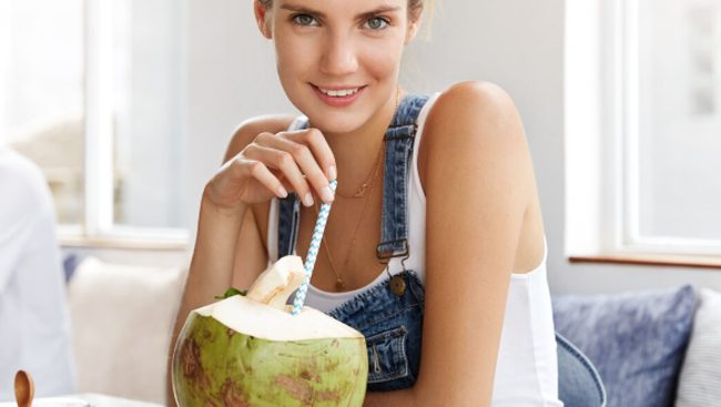 Manfaat Air Kelapa Saat Cuaca Panas: Segar & Sehat