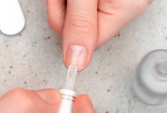 Sebagai bagian dari nail care routine, manicure membantu menjaga kelembapan kulit tangan dan cuticle agar tetap halus