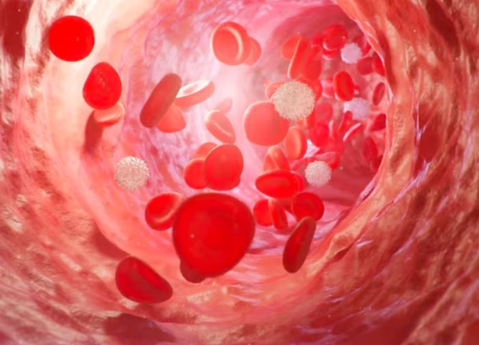 Proses pijatan dalam perawatan kuku tangan membantu melancarkan sirkulasi darah sekaligus membuat tangan lebih rileks