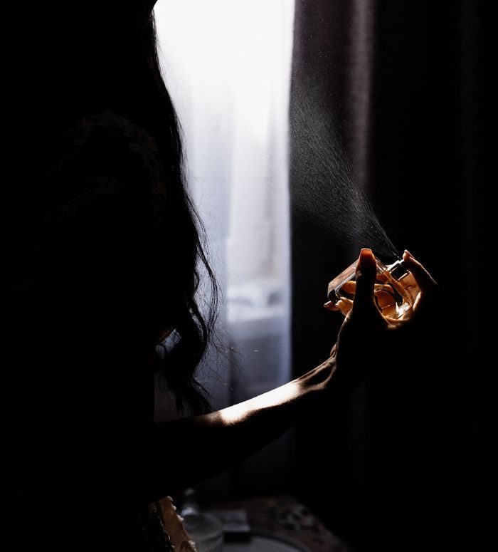 Kata âÂÂparfumâÂÂ berasal dari bahasa Latin yaitu âÂÂper fumumâÂÂ yang artinya âÂÂmelalui asapâÂÂ.