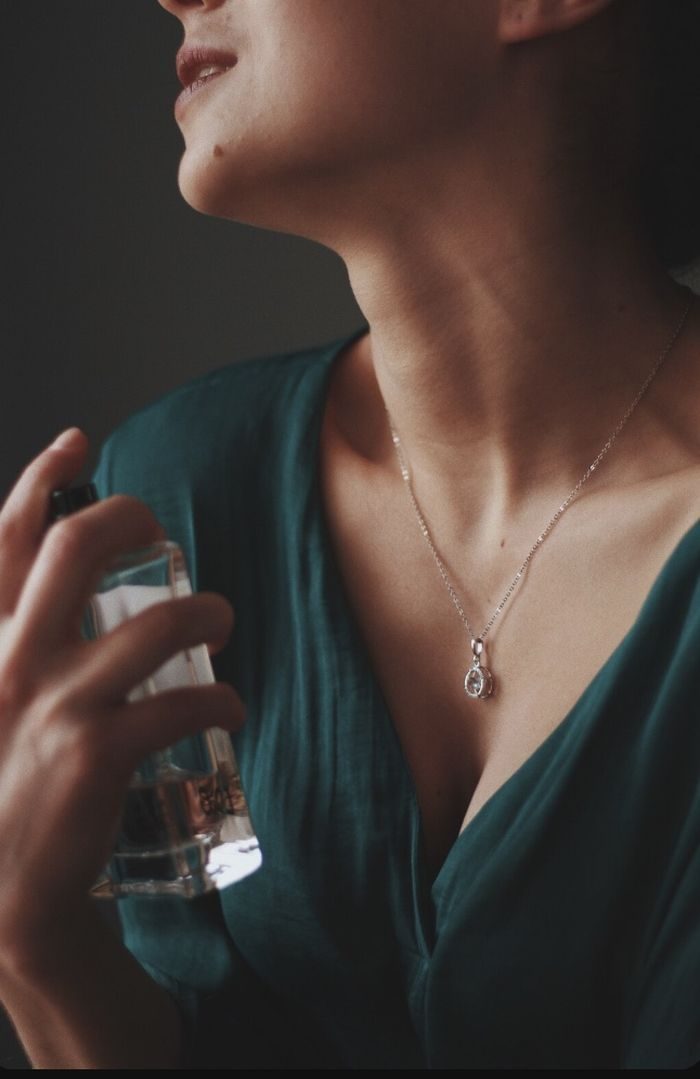 Pada saat Eropa abad pertengahan, parfum kerap digunakan untuk ritual keagamaan dan menyamarkan aroma tidak sedap.