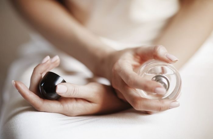 Minyak wangi dan dupa kerap digunakan oleh masyarakat di peradaban Mesopotamia dan Lembah Indus.Ã