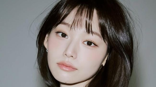 Potret Terbaru Kang Mi Na: Rayakan 10 Tahun Debut I.O.I