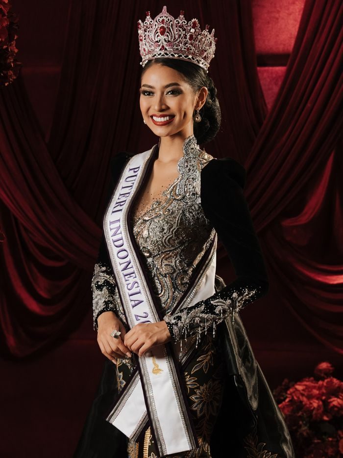 Agnes telah berkarir di dunia kreatif. Ia menjadi co-founder Rahajeng Studio