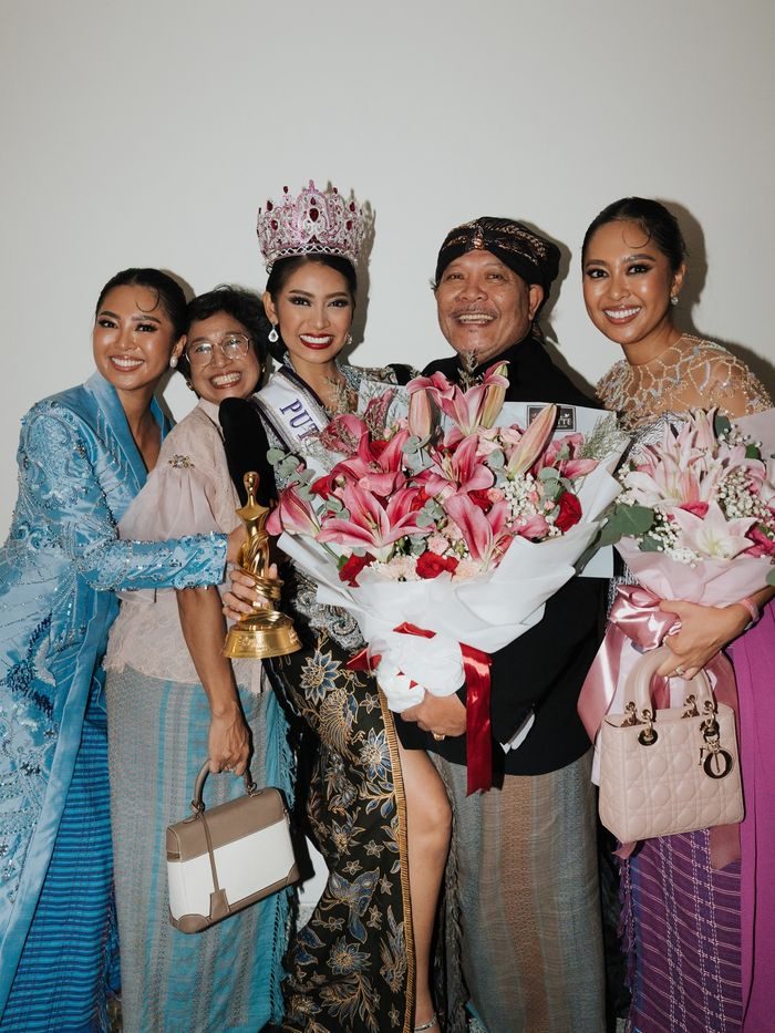 Profil Agnes Aditya Rahajeng. Agnes merupakan adik kandung dari Maria Rahajeng, Miss Indonesia 2014