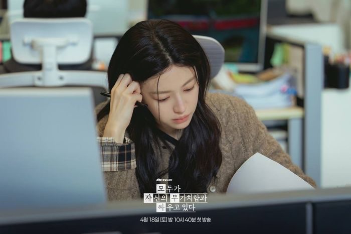 Go Youn Jung dalam drama We Are All Trying Here