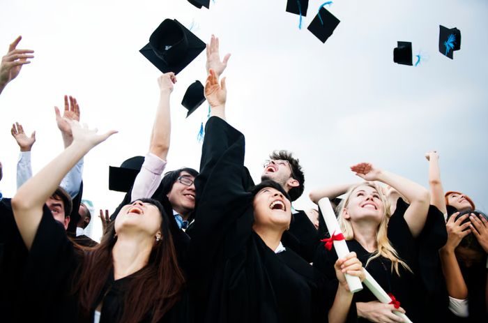 Tanda orang yang berasal dari kelas sosial menengah. Mereka mempunyai pendidikan tinggi