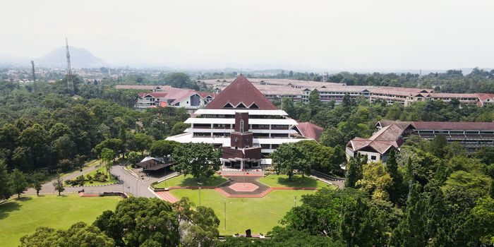 kampus negeri dan kampus swasta terbaik di Jawa Barat tahun 2026