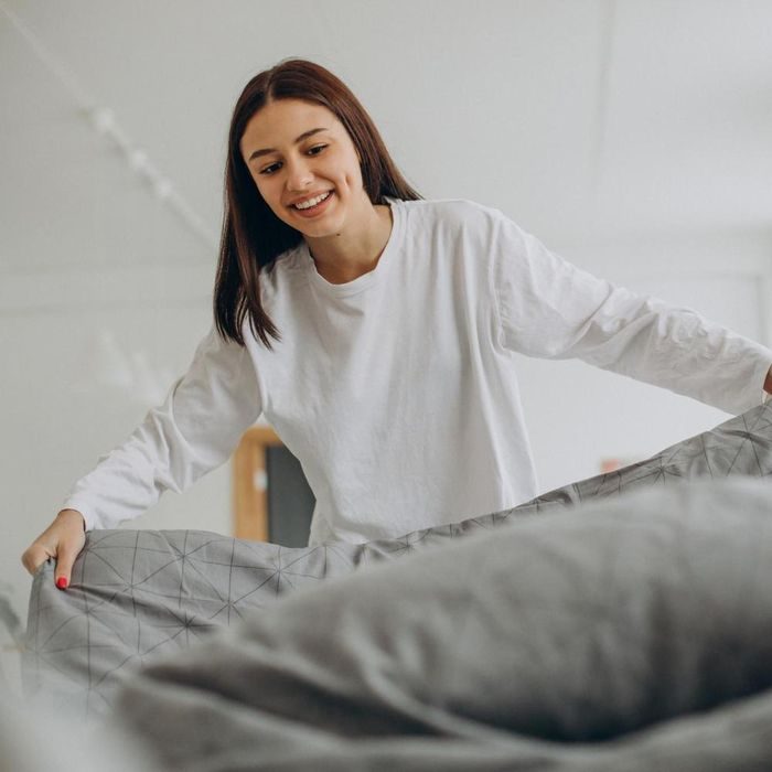 Orang yang selalu merapikan tempat tidur di pagi hari adalah orang yang disiplin