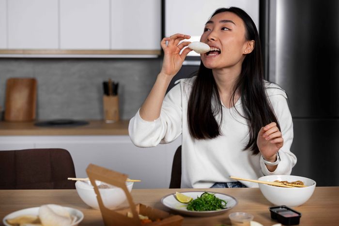 Orang yang emosinya stabil akan selalu menyempatkan waktu untuk mengonsumsi sarapan sehat, sesibuk apa pun. Mereka paham bahwa hari mereka akan berjalan lebih baik jika mereka mendapatkan asupan energi yang cukup. Orang yang emosinya stabil akan selalu menyempatkan waktu untuk mengonsumsi sarapan sehat, sesibuk apa pun. Mereka paham bahwa hari mereka akan berjalan lebih baik jika mereka mendapatkan asupan energi yang cukup.