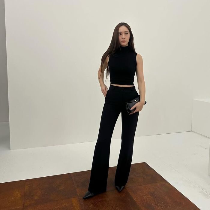 Get The Look: Inspirasi All-Black-Style ala Krystal Jung