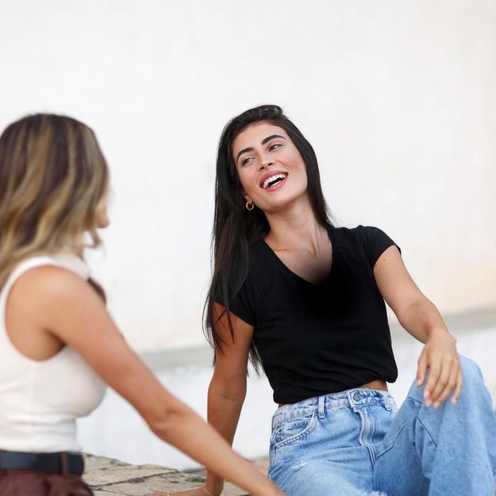 Cara mengenali orang yang baik hati dapat terlihat dari cara mereka bersikap jujur tanpa merendahkan perasaan orang lain. Mereka mampu menyampaikan pendapat dengan tulus, tetapi tetap mempertimbangkan dampaknya terhadap hubungan dan kenyamanan bersama. Sikap ini membuat komunikasi terasa lebih terbuka, hangat, dan penuh rasa saling menghargai. Cara mengenali orang yang baik hati dapat terlihat dari cara mereka bersikap jujur tanpa merendahkan perasaan orang lain. Mereka mampu menyampaikan pendapat dengan tulus, tetapi tetap mempertimbangkan dampaknya terhadap hubungan dan kenyamanan bersama. Sikap ini membuat komunikasi terasa lebih terbuka, hangat, dan penuh rasa saling menghargai.