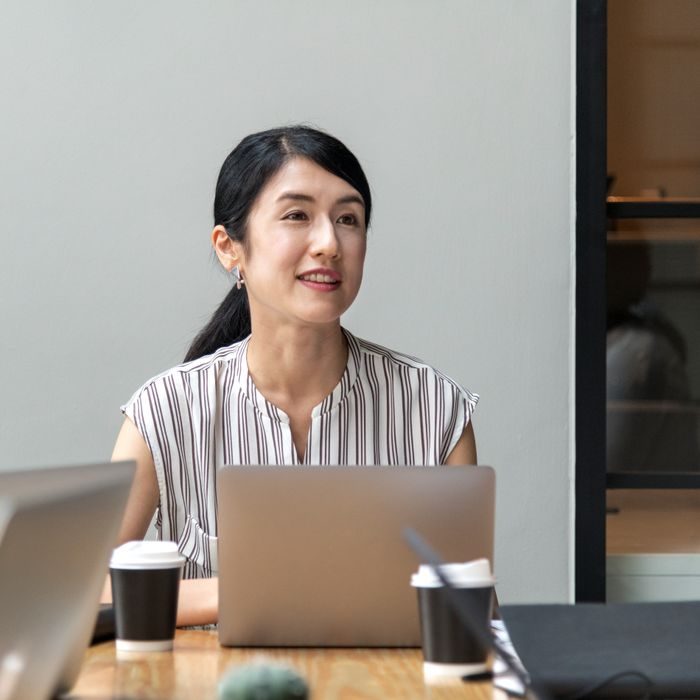 Calon orang sukses selalu bekerja keras. Mereka akan berusaha lebih keras daripada orang lain secara konsisten untuk menjemput kesuksesannya. Calon orang sukses selalu bekerja keras. Mereka akan berusaha lebih keras daripada orang lain secara konsisten untuk menjemput kesuksesannya.