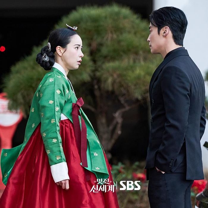 Potret Lim Ji Yeon dan Heo Nam Jun di drama My Royal Nemesis/foto: instagram.com/sbsdrama.official Potret Lim Ji Yeon dan Heo Nam Jun di drama My Royal Nemesis/foto: instagram.com/sbsdrama.official