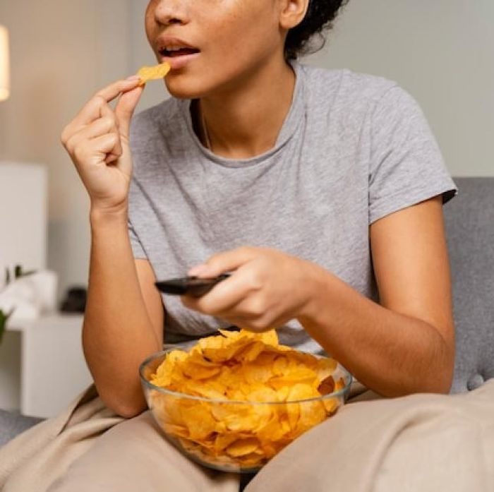 Penambahan bumbu pada keripik kentang dan jagung bisa menjadikannya makanan sumber gluten. Bahan seperti cuka malt atau bubuk keju berpotensi mengandung gluten. Konsumen perlu membaca label dengan teliti sebelum membeli. Penambahan bumbu pada keripik kentang dan jagung bisa menjadikannya makanan sumber gluten. Bahan seperti cuka malt atau bubuk keju berpotensi mengandung gluten. Konsumen perlu membaca label dengan teliti sebelum membeli.