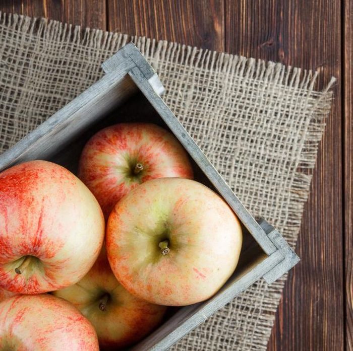 Apel Honeycrisp kaya akan senyawa fenolik, yang dapat bermanfaat membantu menurunkan risiko berbagai penyakit, termasuk penyakit jantung.