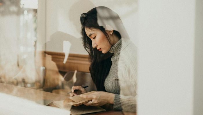 Tipe yang intuitif dan mengandalkan perasaan Tipe yang intuitif dan mengandalkan perasaan