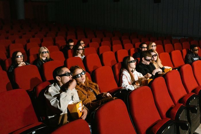 Ilustrasi menonton film
