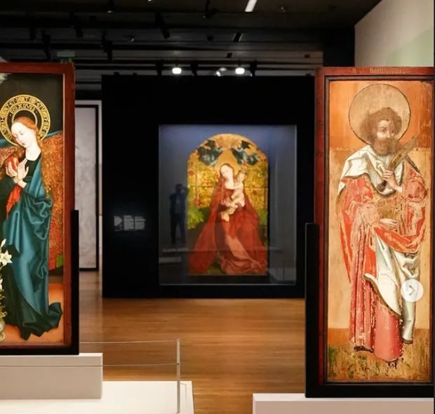 Louvre Museum yang berada di Paris menempati urutan pertama sebagai museum terbesar di dunia