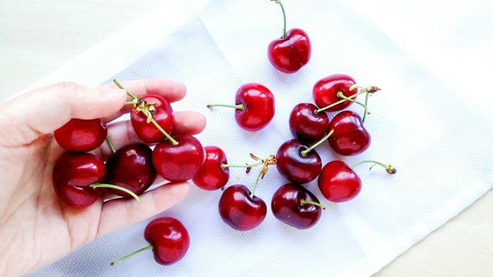Berdasarkan data survei tahun 2016 yang diambil dari PubMed Central, ceri menjadi salah satu buah yang sangat populer untuk dijadikan obat alami asam urat. Berdasarkan data survei tahun 2016 yang diambil dari PubMed Central, ceri menjadi salah satu buah yang sangat populer untuk dijadikan obat alami asam urat.