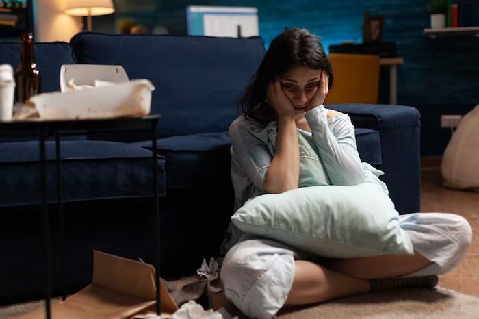 Alasan Lebih Mudah Overthinking di Malam Hari