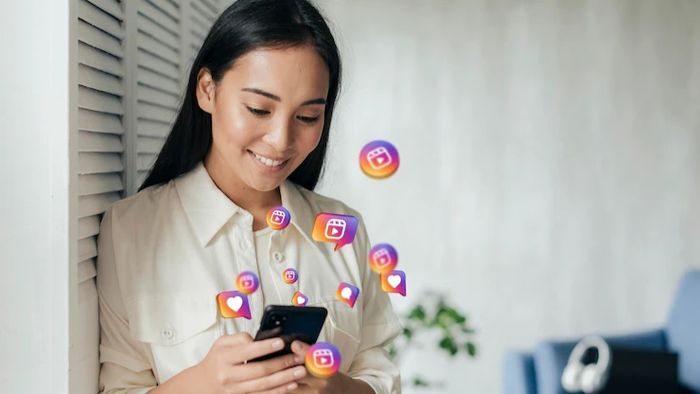 Melalui fitur Instants, Instagram mendorong pengguna untuk berbagi momen tanpa adanya tekanan, editan, dan benar-benar menampilkan momen dalam hidup seapa adanya. Melalui fitur Instants, Instagram mendorong pengguna untuk berbagi momen tanpa adanya tekanan, editan, dan benar-benar menampilkan momen dalam hidup seapa adanya.