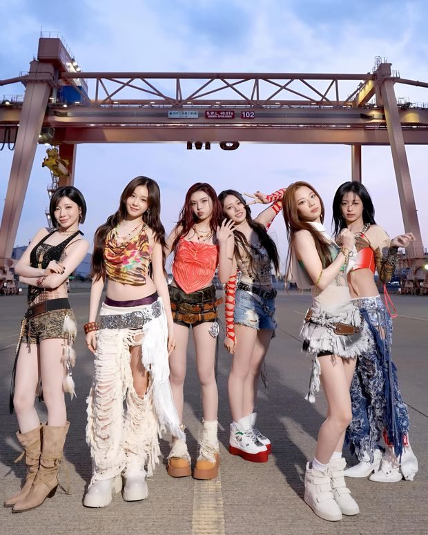 Potret BABYMONSTER/ Foto: instagram.com/babymonster_ygofficial Jakarta masuk ke dalam salah satu kota pemberhentian konser dunia BABYMONSTER bertajuk CHOOM. Konser di Jakarta dijadwalkan akan digelar pada (17/10) di Indonesia Arena.