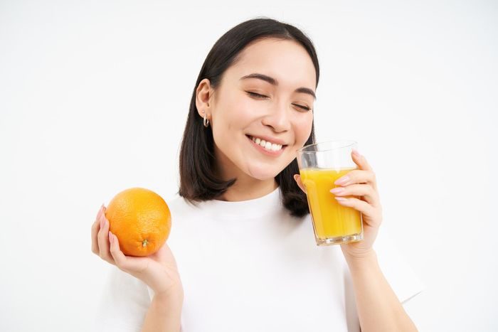 Kaya akan vitamin C, buah jeruk cocok untuk menggantikan cairan di musim panas