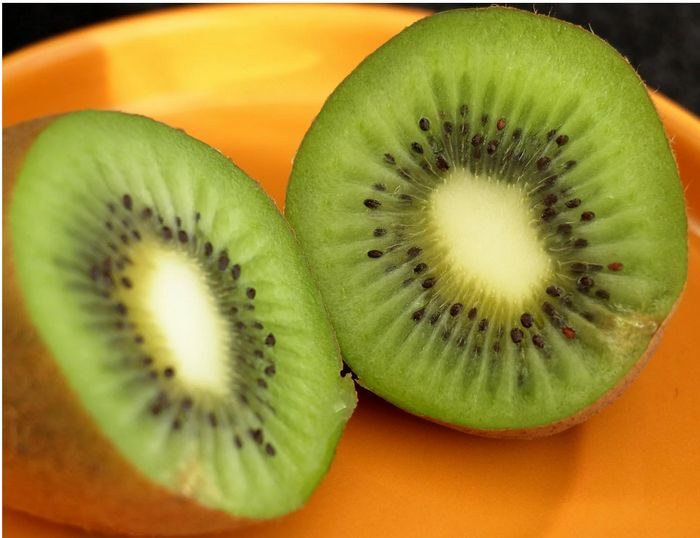 Kiwi termasuk buah yang tinggi serat dan rendah gula