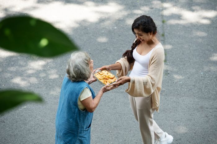 Cara menjadi lebih bahagia juga dengan berbuat baik. Bahkan, penelitian menunjukkan bahwa segala tindakan kebaikan adalah cara ampuh untuk merasa lebih bahagia. Cara menjadi lebih bahagia juga dengan berbuat baik. Bahkan, penelitian menunjukkan bahwa segala tindakan kebaikan adalah cara ampuh untuk merasa lebih bahagia.