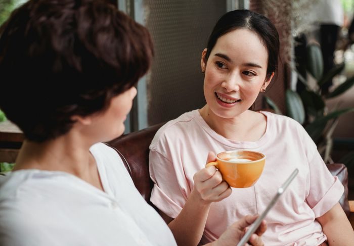 cara pasti untuk lebih bahagia adalah terhubung dengan orang lan. cara pasti untuk lebih bahagia adalah terhubung dengan orang lan.