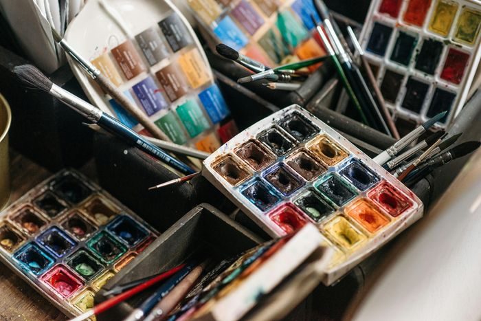 Menurut sebuah studi dari Journal of Intelligence, orang dengan IQ tinggi juga cenderung lebih kreatif. Jadi jangan heran kalau kamu melihat alat melukis, merajut, dan perlengkapan kreatif lainnya. Menurut sebuah studi dari Journal of Intelligence, orang dengan IQ tinggi juga cenderung lebih kreatif. Jadi jangan heran kalau kamu melihat alat melukis, merajut, dan perlengkapan kreatif lainnya.