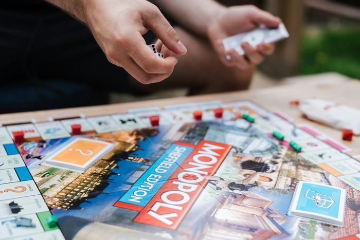 Cara mengenali orang dengan IQ tinggi dilihat dari barang di rumahnya adalah mereka memiliki beberapa jenis board game atau permainan papan. Sebuah studi yang diterbitkan dalam International Journal of Game-Based Learning menunjukkan bahwa orang yang secara teratur bermain permainan papan biasanya memiliki IQ yang lebih tinggi. Cara mengenali orang dengan IQ tinggi dilihat dari barang di rumahnya adalah mereka memiliki beberapa jenis board game atau permainan papan. Sebuah studi yang diterbitkan dalam International Journal of Game-Based Learning menunjukkan bahwa orang yang secara teratur bermain permainan papan biasanya memiliki IQ yang lebih tinggi.
